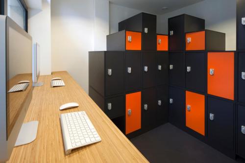 Фотография из галереи easyHotel Amsterdam City Centre South в Амстердаме