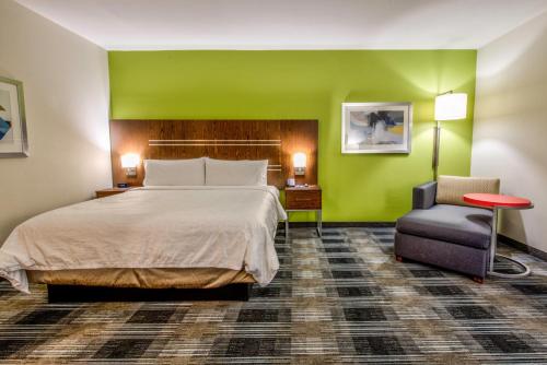 Holiday Inn Express & Suites Dallas NW - Farmers Branch, an IHG Hotel Image