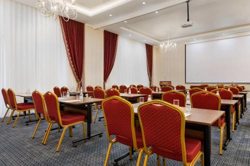 Οι επιχειρηματικές εγκαταστάσεις ή/και οι αίθουσες συνεδριάσεων στο Ramada by Wyndham Shymkent