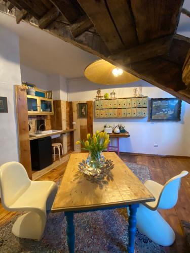 Kuchyň nebo kuchyňský kout v ubytování Apartamente a la Cluj
