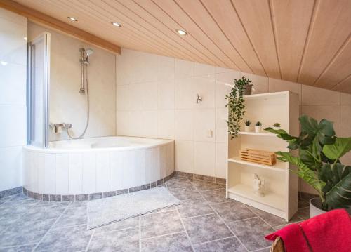 A bathroom at Ferienwohnung Kienast