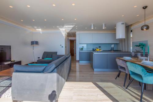 BEACH FRONT VILLA FRAN - DELUXE SEA VIEW SUITE with private jacuzzi # 3