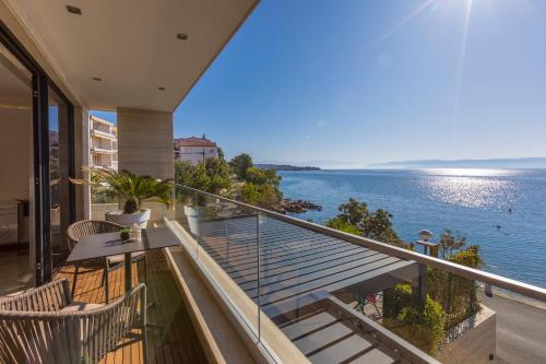 BEACH FRONT VILLA FRAN - DELUXE SEA VIEW SUITE with private jacuzzi # 3