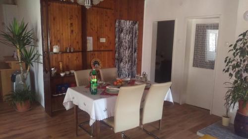 a dining room with a table and chairs in a room at APARTMAN RITA in Vinkovci