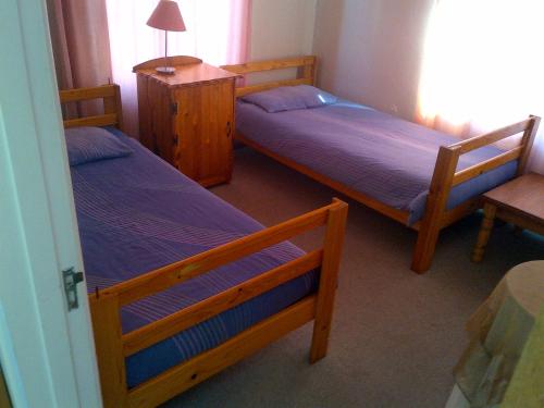 Ένα ή περισσότερα κρεβάτια σε δωμάτιο στο Gansbaai Lodge & Backpackers