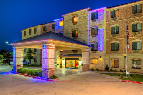 a hotel with a gazebo in front of a building at Holiday Inn Express and Suites Granbury by IHG in Granbury