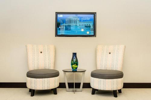 Holiday Inn Express Hotel & Suites Austin NW - Arboretum Area, an IHG Hotel Image