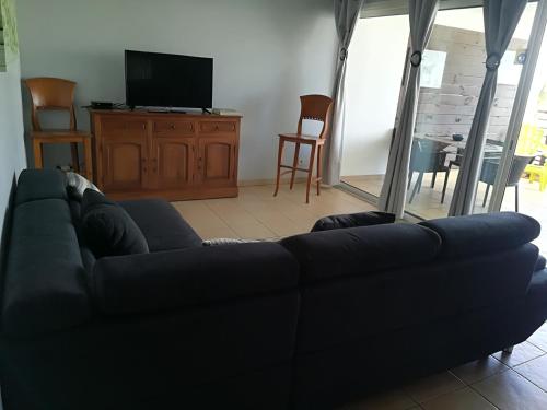 Μια τηλεόραση ή/και κέντρο ψυχαγωγίας στο Appartement Meublé de Tourisme