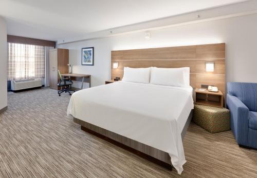 Imagen de la galería de Holiday Inn Express & Suites Irving Conv Ctr - Las Colinas, an IHG Hotel, en Irving