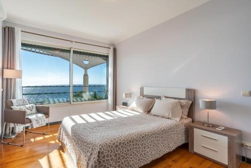 Oceanside Terrace Apartment by Holiday Rental Madeira