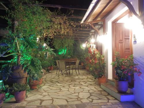 Κήπος έξω από το Flamingo Hotel Pelion - Seaside Superior Studios & Suites
