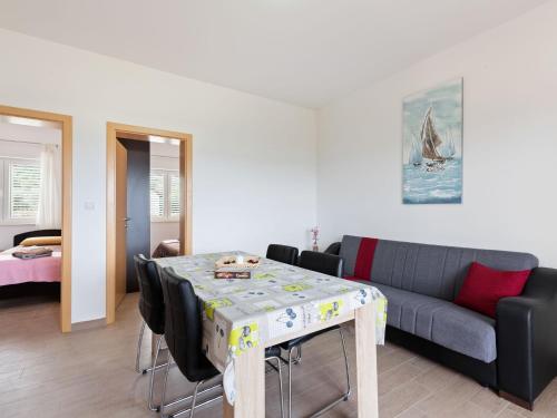 Simplistic Apartment in Neviđane with Balcony