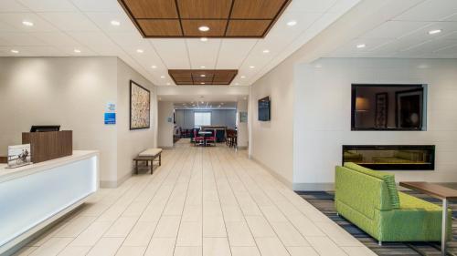 Holiday Inn Express Airdrie, an IHG Hotel