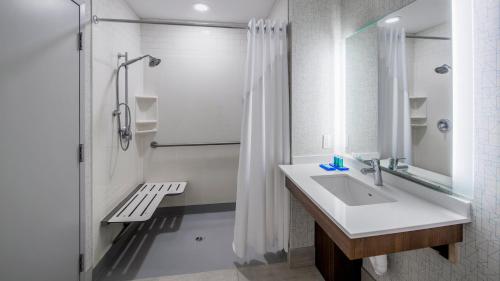 Imagen de la galería de Holiday Inn Express Airdrie, an IHG Hotel, en Airdrie