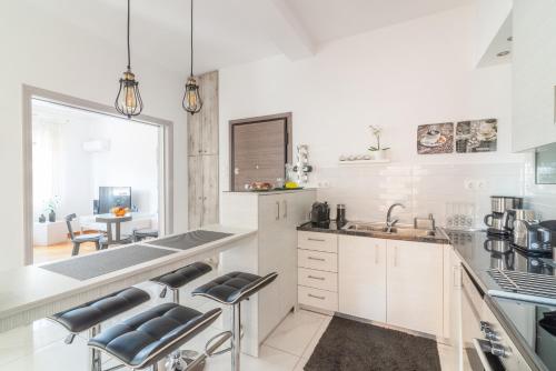 Zeus by Heloni Apartments