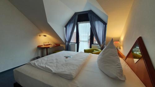 Postel nebo postele na pokoji v ubytování AKZENT Hotel Merfelder Hof