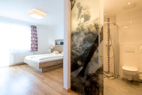 Koupelna v ubytování Hotel-Restaurant Planaihof