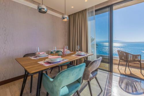 BEACH FRONT VILLA FRAN - DELUXE PENTHOUSE SUITE with private pool