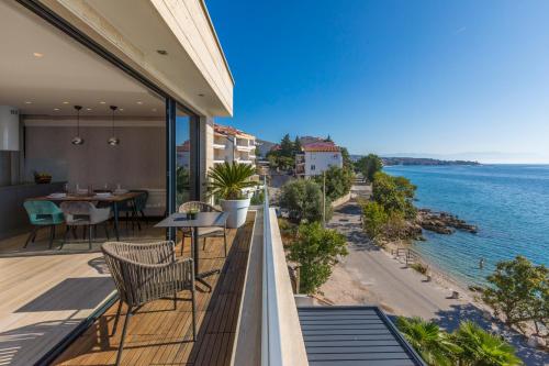 BEACH FRONT VILLA FRAN - DELUXE PENTHOUSE SUITE with private pool