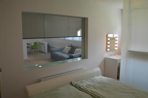 Una cama o camas en una habitación de Modern und Ruhig in Wuppertal mit Heimkino-Beamer! Top Ausstattung und Privatparkplatz an der Unterkunft