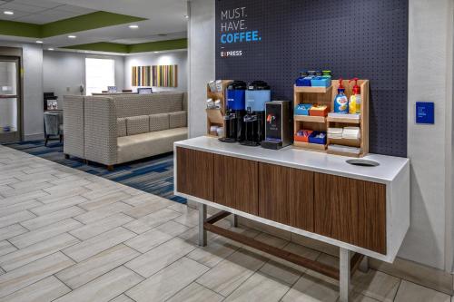 a lobby of a coffee shop with a counter at Holiday Inn Express & Suites Crossville, an IHG Hotel in Crossville
