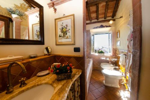 A bathroom at La Casa del Sole