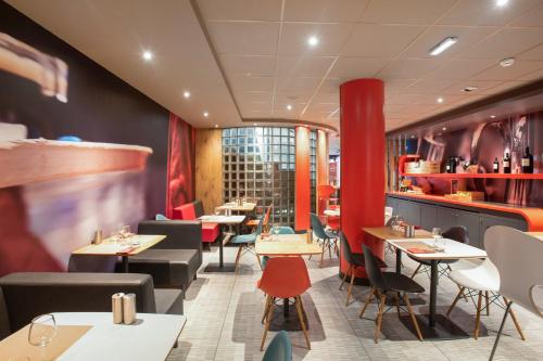 Reštaurácia alebo iné gastronomické zariadenie v ubytovaní ibis Lorient Centre Gare