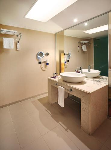 Bilik mandi di Anemon Grand Konya Otel