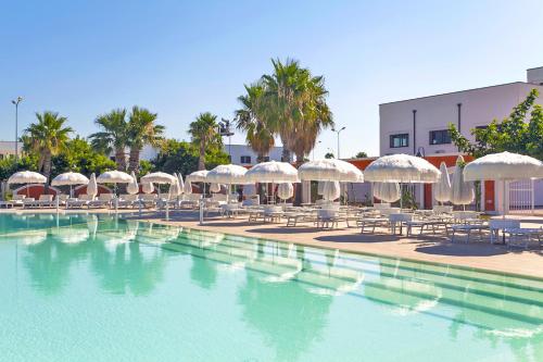 Bazén v ubytování Chiusurelle Village Resort nebo v jeho okolí