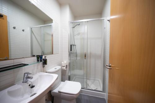 A bathroom at Bonavista Apartments - Eixample