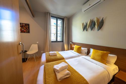 A bed or beds in a room at Bonavista Apartments - Eixample