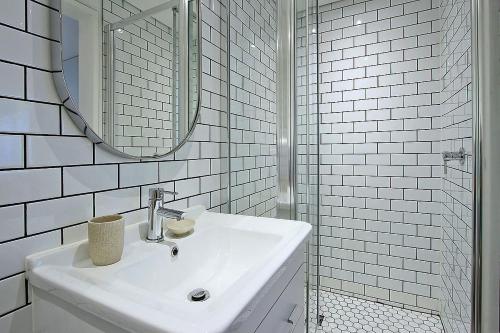 Ένα μπάνιο στο Tuynhuys Self Catering Studio Apartments