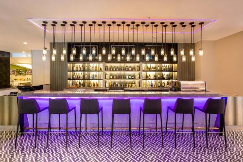 Lounge atau bar di Crowne Plaza Panama by IHG