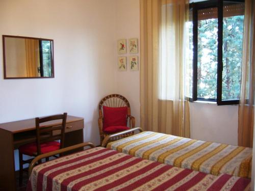 A bed or beds in a room at I Due Laghi