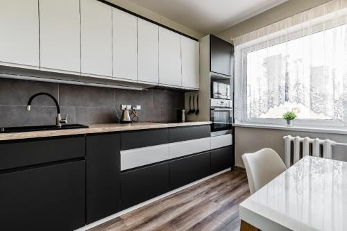 Ett kök eller pentry på Scandinavian Inspired Design