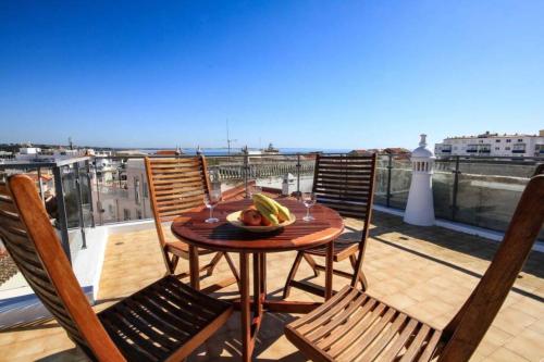 Townhouse w Beautiful terrace - 360 degrees views!