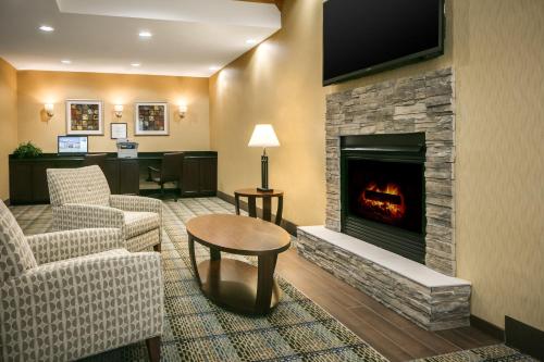 a living room with a fireplace with a tv at Holiday Inn Express & Suites Clinton, an IHG Hotel in Clinton