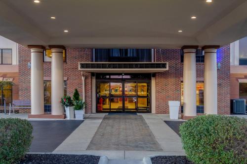 an entrance to a brick building with columns at Holiday Inn Express Hotel & Suites Bowling Green by IHG in Bowling Green