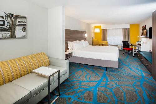 Imagen de la galería de Holiday Inn Express & Suites Litchfield, an IHG Hotel, en Litchfield