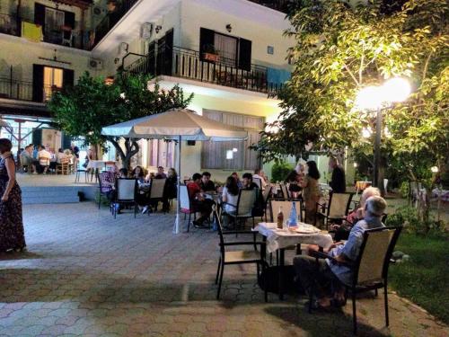 Gallery image of Des Roses Hotel in Platanias