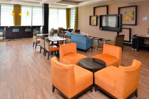 Holiday Inn Express & Suites Austin South, an IHG Hotel Image