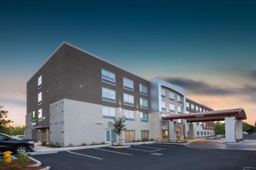a building with a parking lot in front of it at Holiday Inn Express & Suites Chico by IHG in Chico