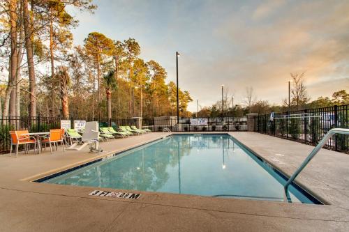 Swimmingpoolen hos eller tæt på Holiday Inn Express & Suites - Summerville, an IHG Hotel