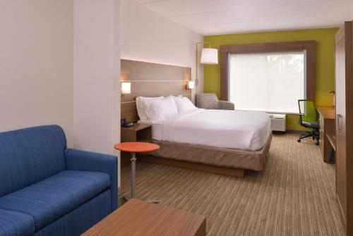 Voodi või voodid majutusasutuse Holiday Inn Express & Suites Chattanooga - East Ridge, an IHG Hotel toas