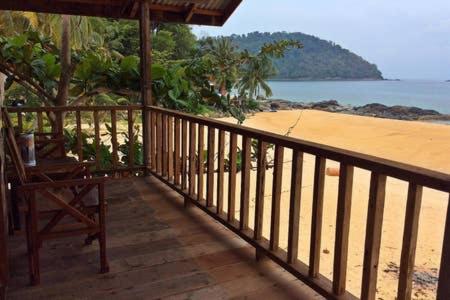 A balcony or terrace at Beachfront Hut Downstairs Astra - Beach Shack Chalet