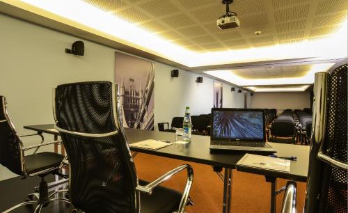 a conference room with a table with a laptop on it at Best Western Plus Hotel Expo in Villafranca di Verona