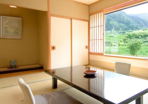 旅館から撮影された、または一般的な山の景色