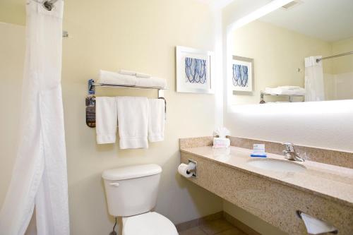 Imagen de la galería de Holiday Inn Express Hotel & Suites Brookings, an IHG Hotel, en Brookings