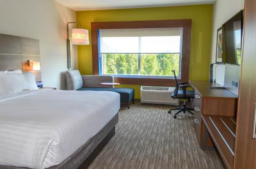 Holiday Inn Express & Suites - Charlotte NE - University Area, an IHG Hotel Image