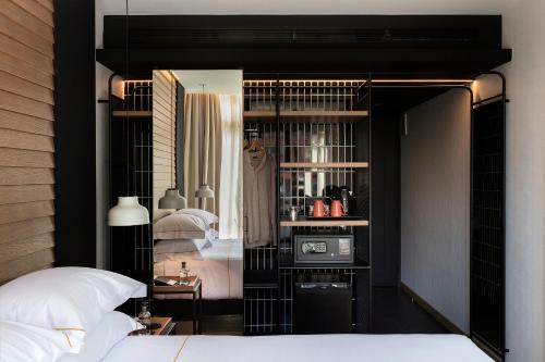 a bedroom with a bed and a black wall at Casa Elliot Hotel in Barcelona